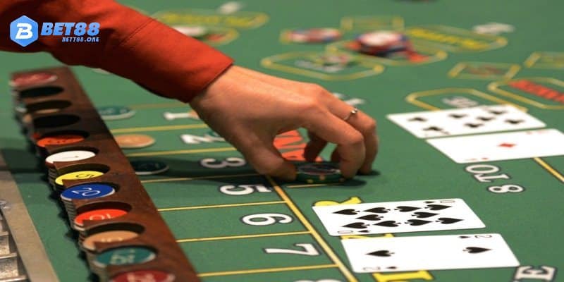 Baccarat là gì, cách chơi như nào mà lại khiến hội viên thích thú